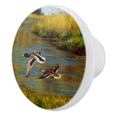 Mallard Ducks vliegen over de hond Keramische Knop (Rechts)