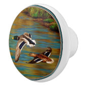 Mallard Ducks vliegen over de hond Keramische Knop (Rechts)