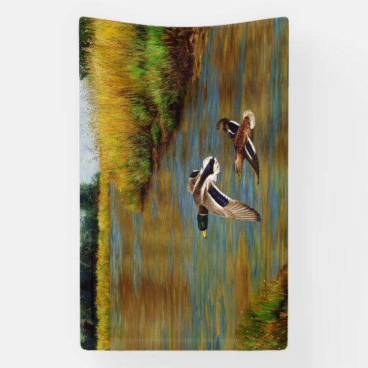 Mallard Ducks vliegen over de hond Spandoek (Verticaal)