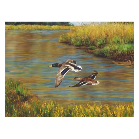 Mallard Ducks vliegen over de hond Tafelkleed (Voorkant (Horizontaal))