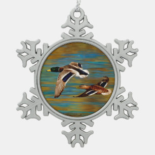 Mallard Ducks vliegen over de hond Tin Sneeuwvlok Ornament