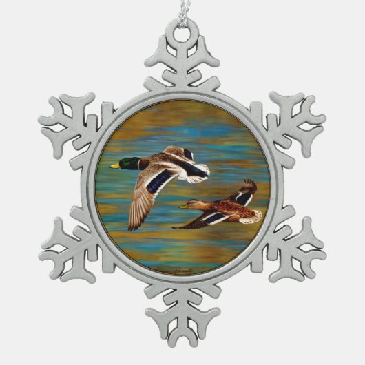 Mallard Ducks vliegen over de hond Tin Sneeuwvlok Ornament (Voorkant)