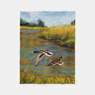 Mallard Ducks vliegen over water Fleece Deken