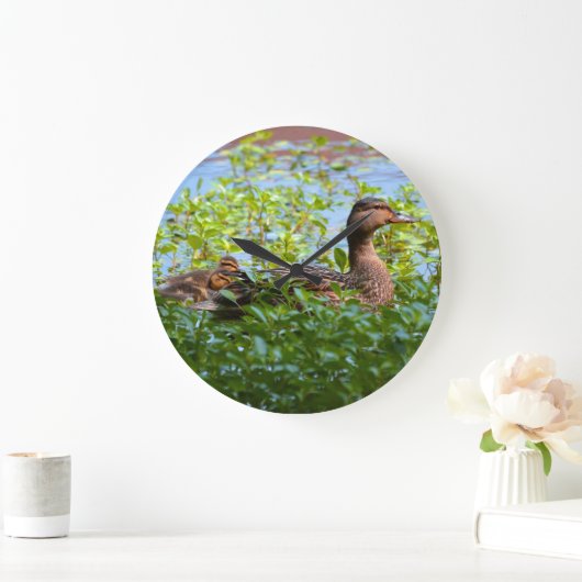 Mallard en Ducklings zwemmen door Shirley Taylor Grote Klok (Huis)