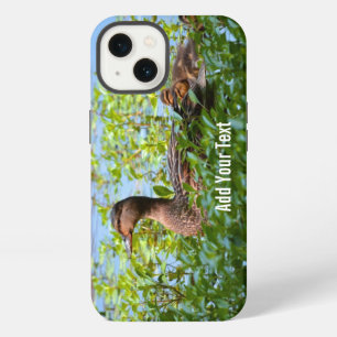 Mallard en kuikens-Zwemmen door Shirley Taylor iPhone 13 Hoesje