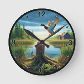 Mallard Vliegen Over Een Rustig Meer Ronde Klok (Voorkant)