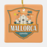 Mallorca Spanje Reizen Retro Badge Keramisch Ornament<br><div class="desc">Mallorca retro reisontwerp in een embleemstijl met de Santa María-kathedraal. Mallorca (Mallorca) is een van de Balearen in het Middellandse Zeegebied.</div>
