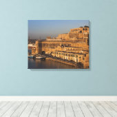 Malta, Valletta, havenzicht vanuit Lower Barrakka Canvas Afdruk (Insitu (Houten vloer))