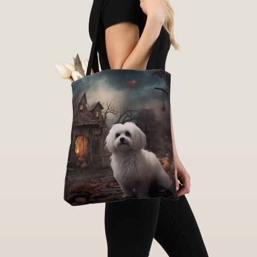 Maltees Halloween eng Tote Bag (Dichtbij)