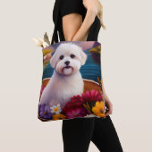 Maltees op een peddel: Een Schilderachtig avontuur Tote Bag (Dichtbij)