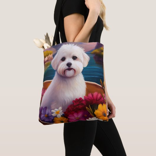 Maltees op een peddel: Een Schilderachtig avontuur Tote Bag (Dichtbij)