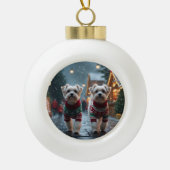 Maltese Dogs Christmas Snow Holiday Keramische Bal Ornament (Voorkant)