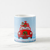 Maltese hond in auto met kerstman koffiemok (Center)