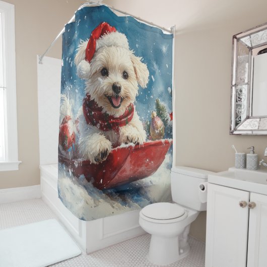 Maltese hond in slee laat het sneeuwen Kerstmis Douchegordijn (In situ)