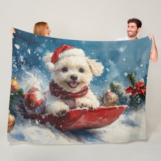 Maltese hond in slee laat het sneeuwen Kerstmis Fleece Deken (In situ)