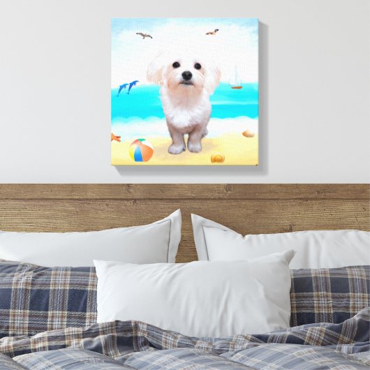 Maltese hond op strand canvas afdruk (Insitu (Slaapkamer))
