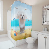 Maltese hond op strand douchegordijn (In situ)