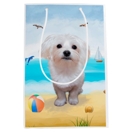 Maltese hond op strand medium cadeauzakje (Voorkant)