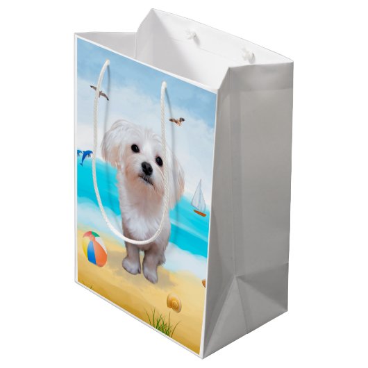 Maltese hond op strand medium cadeauzakje (Achterkant Gekanteld)