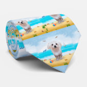 Maltese hond op strand stropdas (Opgerold)