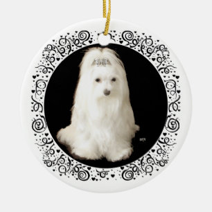 Maltese hond op zwart keramisch ornament