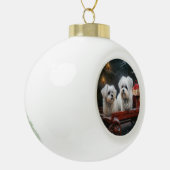 Maltese Sneeuwslee Kerst Decor Keramische Bal Ornament (Links)