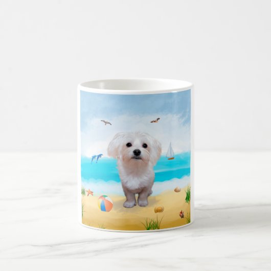 Maltezer hond op het strand koffiemok (Center)