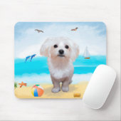 Maltezer hond op het strand muismat (Met muis)