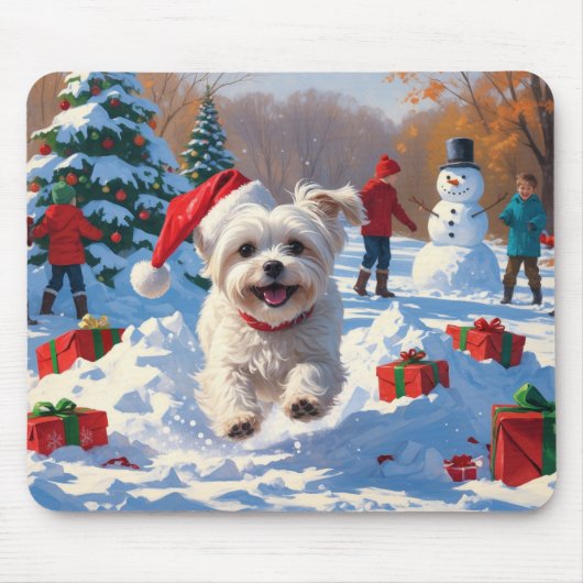 Maltezer hond rent in de sneeuw met kerstmuts muismat (Voorkant)