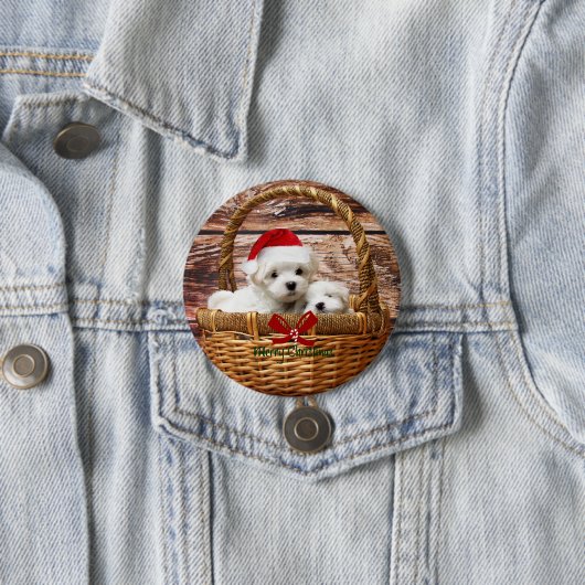 Maltezer puppy's in een kerstmand ronde button 7,6 cm (In situ)