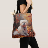 Malti Tzu in de herfst laat Herfst inspireren Tote Bag (Dichtbij)