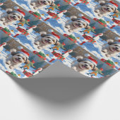 Malti Tzu loopt in de sneeuw met kerst Pet Cadeaupapier (Hoek)