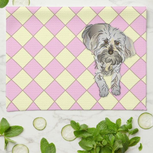 Maltipoo Puppy op Roze gecontroleerd patroon Theedoek (Gevouwen)