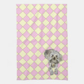 Maltipoo Puppy op Roze gecontroleerd patroon Theedoek (Verticaal)