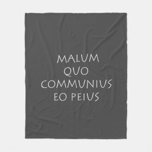 Malum quo communius eo peius fleece deken