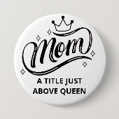 Mam A Titel net boven Koningin Button (Voorkant)