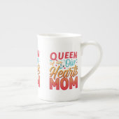 Mam, de "Queen of Our Hearts" Bone China Mok (Rechts)
