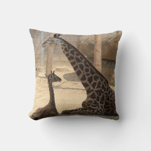 Mam en Baby Giraffe, Earthtone Sierkussen (Voorkant)
