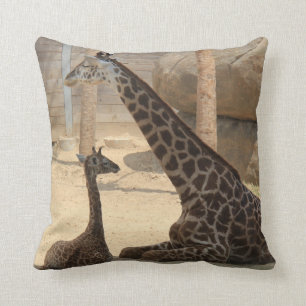 Mam en Baby Giraffe, Earthtone Sierkussen