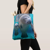 Mam en Baby Manatee (drie zusters pit) Tote Bag (Dichtbij)
