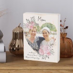 Mam Foto Floral Lijst Geometric Gold Heart Houten Kist Print<br><div class="desc">Aangepast fotoblok dat u met iedereen kunt personaliseren en een favoriete gezegde of woorden uit het hart kunt toevoegen. Je foto is geplaatst in een geometrisch hartvormig gouden lijst. Het gemstone-lijst is versierd met waterverf bouquets van roze bloemen. Het is letterlijk voorzien van de woorden "Mam... die de ups en...</div>