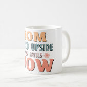 Mam heeft zich neergedraaid tegen spreuken. koffiemok (Voorkant rechts)