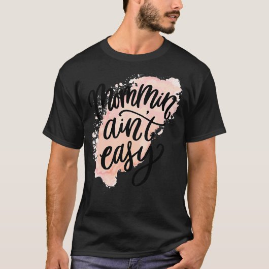 Mam is niet makkelijk Moederdag T-shirt (Voorkant)