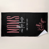 Mam is op de Loose Gepersonaliseerd Strandlaken (Voorkant)