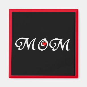 Mam met een rood hart magneet