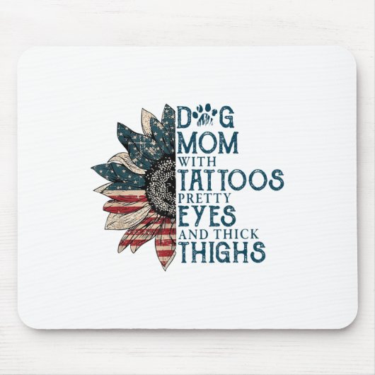 Mam met Tattoos ogen en dikke dijen Muismat (Voorkant)