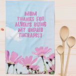 Mam Onbetaalde Therapist Funny Floral Moederdag Theedoek<br><div class="desc">Mam onbetaald Therapist Funny Humor Floral Moederdag Kitchen Towel. Een grappige keukenhanddoek met een humoristisch citaat: Bedankt om altijd mijn onbetaalde therapeut te zijn. De tekst staat op een vlakke achtergrond met roze bloemen en blauwe hemel. U kunt om het even welke tekst veranderen.</div>