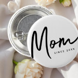 Mam sinds 20XX Modern Eenvoudig Chic Ronde Button 3,2 Cm<br><div class="desc">Dit eenvoudige en moderne ontwerp bestaat uit san serif typografie.</div>