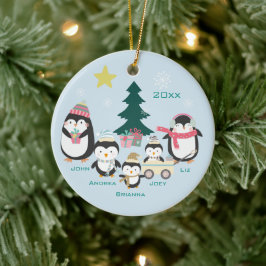 Mam, vader en drie kinderen ~ pinguïns keramisch ornament