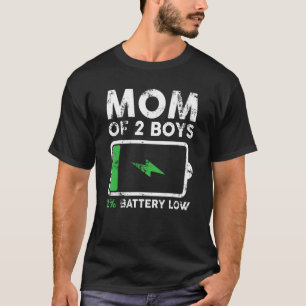 Mam van 2 jongens 2 Battery Low Sarcastic Tired Ma T-shirt
